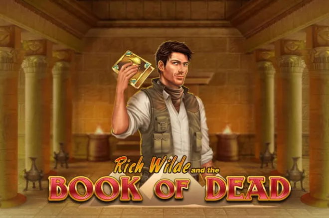Logo della slot Book of Dead su Paripesa — Rich Wilde con il libro magico in un tempio egizio